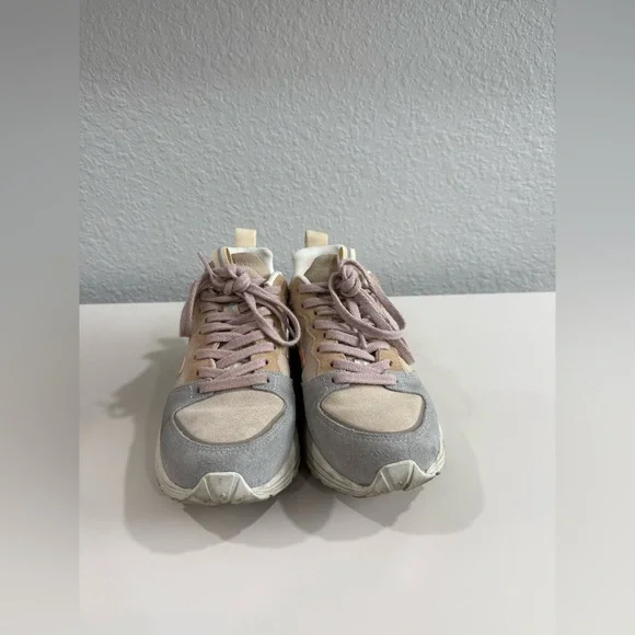 Veja Women's Sneakers in Cream and Pink - Picture 6 of 9